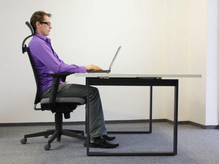 How to sit at your computer desk? - Complete Rehab Solutions ...
